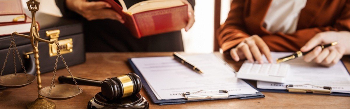 What Are the Benefits of Working with a Legal Writing Tutor Online?